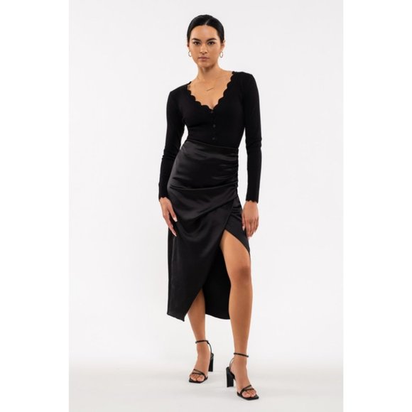 Black V-Neck Button Down Scallop Hem Long Sleeve Cardigan {The Workshop} - Picture 2 of 8